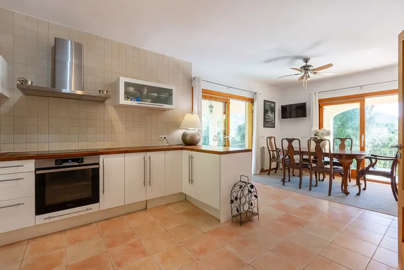 Spacious five-bedroom detached house in the quiet and sought-after residential area of Son Toni, with excellent views of the — photo 10