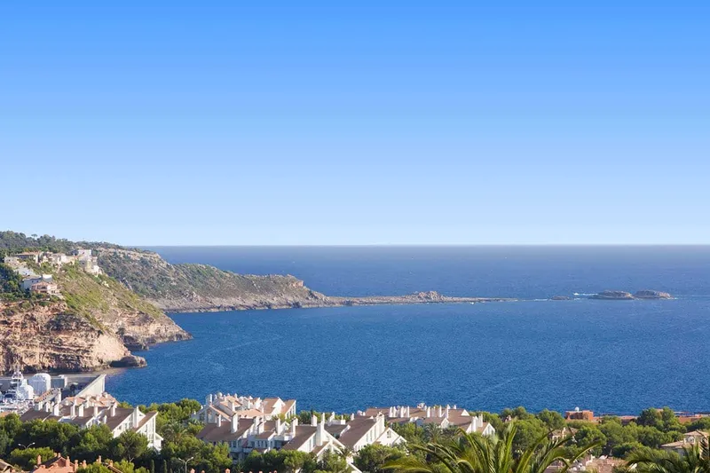 4-bedroom villa with stunning views for rent — photo 2
