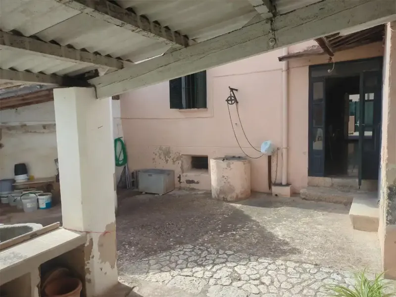 Casa en la vileta (Palma) de más de 100 años. A reformar íntegramente. Se distribuye en dos plantas. En la parte inferior, antiguo bar, cons — photo 9