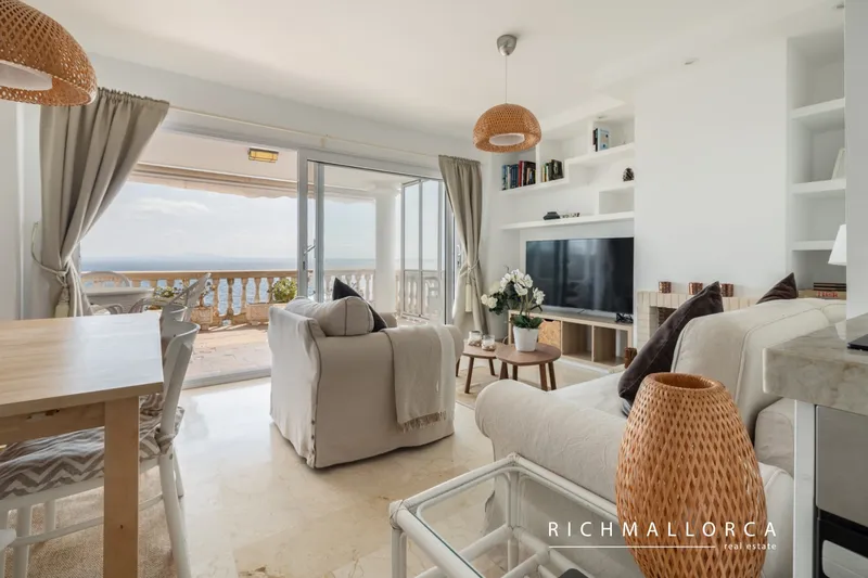 Flat with unique views on the seafront in Illetas — photo 2