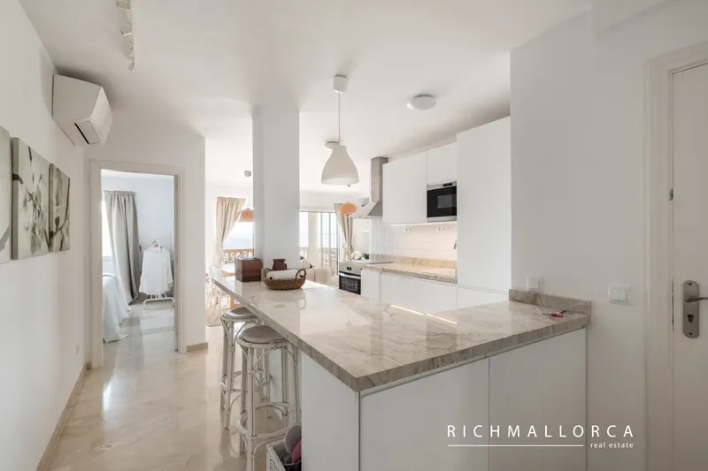Flat with unique views on the seafront in Illetas — photo 8