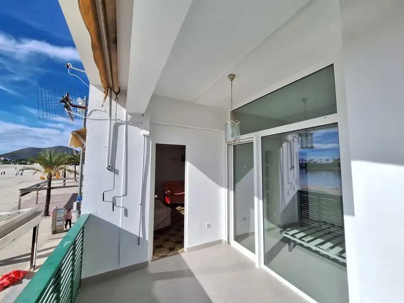 Magnificent apartment for sale on the first line of the sea. Two double bedrooms with possibility to create another, living room — photo 5