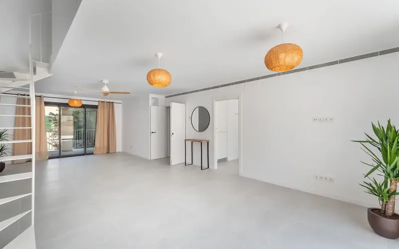 This wonderful newly built duplex with sea and mountain views is located a few steps from the beach and the marina — photo 2