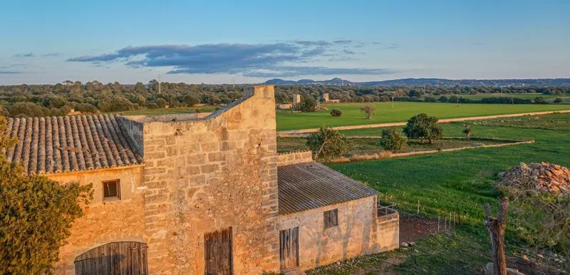 Centenary estate for sale near Palma — 1,144 m², 14 ha and 6 historic buildings — photo 5