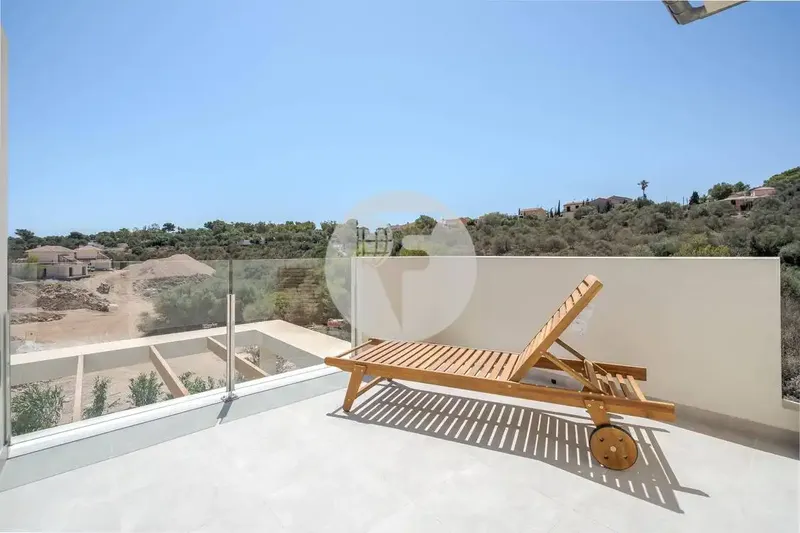 Property in Cala Romàntica with private pool and community services — photo 5