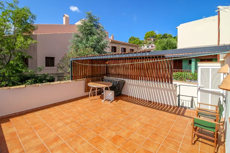 Exclusive Listing.- Renovated Stone Facade Town House near the Famous Calvario Steps — photo 3