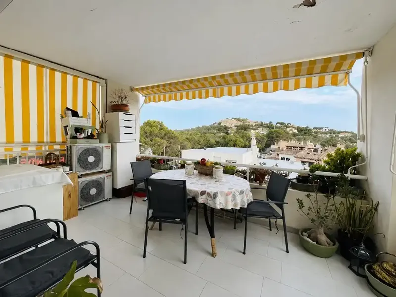 Ubicado en Santa Ponsa, una de las zonas más deseadas del suroeste de Mallorca, este espacioso apartamento ofrece bonitas vistas panorámicas — photo 11