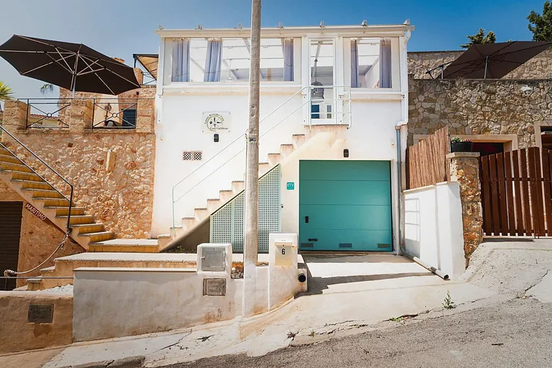 Sunny home with roof terrace, sea views and rental license in Cala Llombards — photo 2