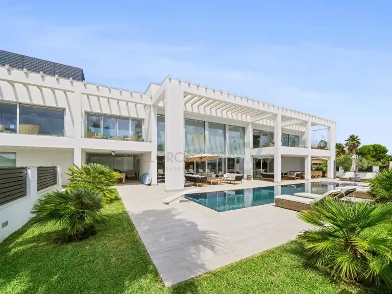 Exclusive contemporary villa in Llenaire, Puerto de Pollensa - 7 suites, architectural design and open views — photo 1