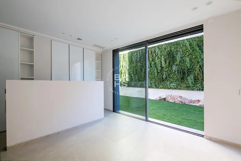 Ground Floor for sale in Paseo Marítimo — photo 2