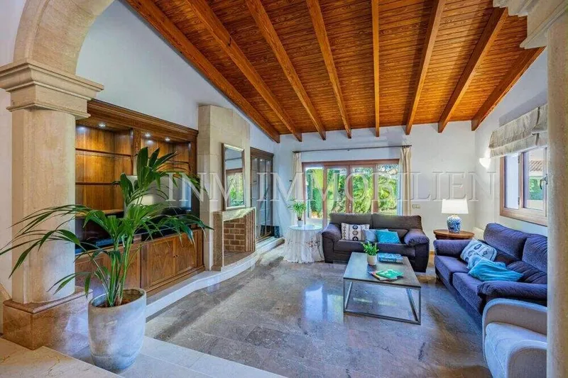 300m² detached house with 6 rooms, garden & pool for sale — photo 5