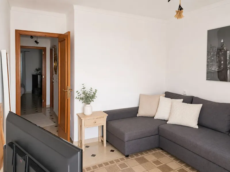 3-bedroom flat with parking and storage room, 10 mi ... — photo 11