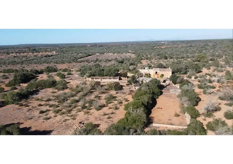 Unique opportunity! Large rustic estate of 304,031 m² for sale in the exclusive area of Cala Pi, ideal for agricultural operations or — photo 1