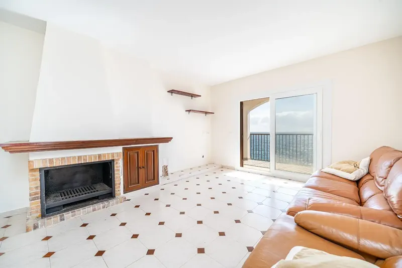 Three-bedroom penthouse on the first line of the sea in Portocolom — photo 7