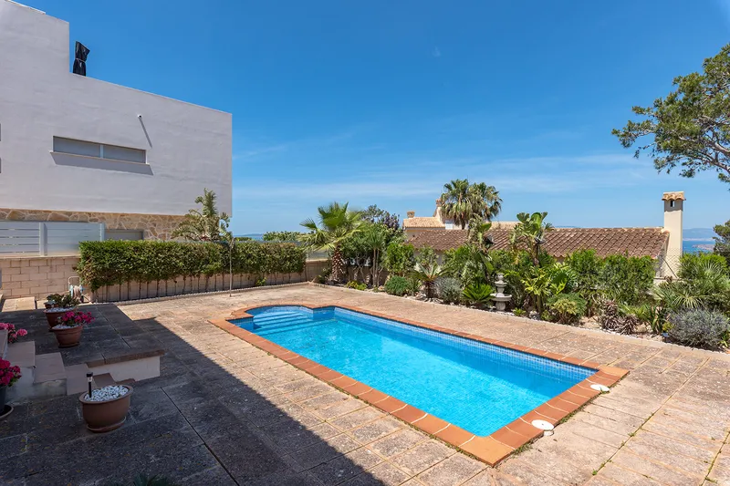 Villa with rental license and stunning views of the coast of Palma in second sea line — photo 11
