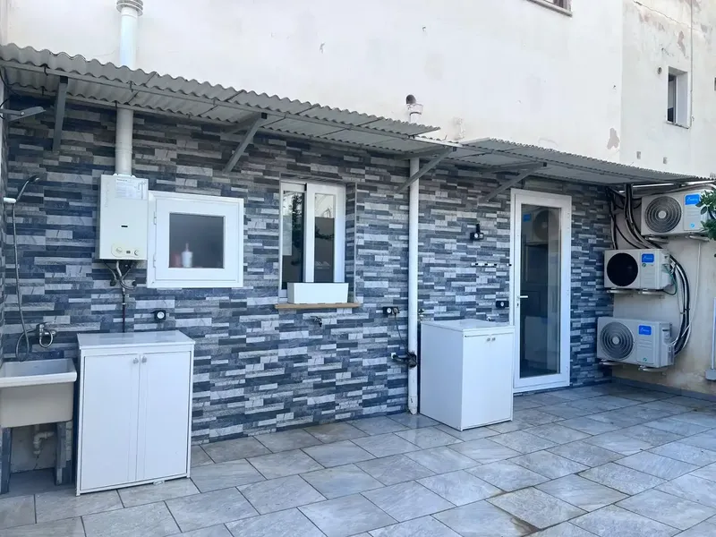 PLANTA BAJA CON GRAN TERRAZA Y SÓTANO PRIVADO EN EL COLL D’EN RABASSA — photo 4