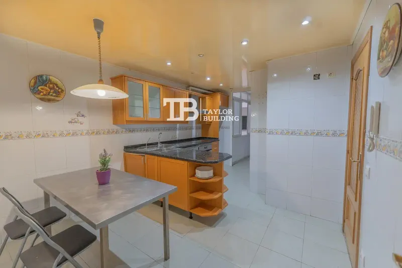 Apartment for sale in Palma de Mallorca, Balearic Islands, in the S’Escorxador area. A spacious and functional home with 153.00 m2 — photo 11