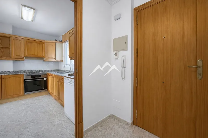 Long-term rental. Duplex penthouse with 2 terraces with partial sea and cathedral views — photo 7
