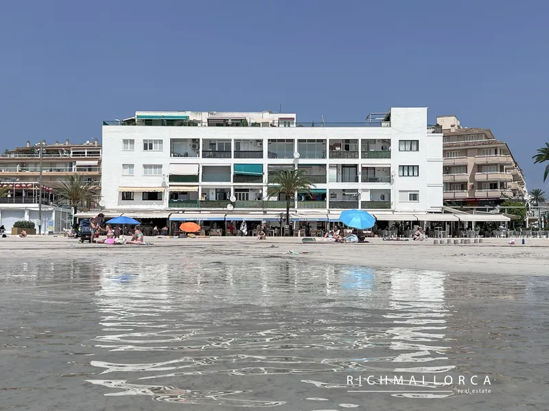Holiday apartment on the frontline of the beach and marina — photo 4