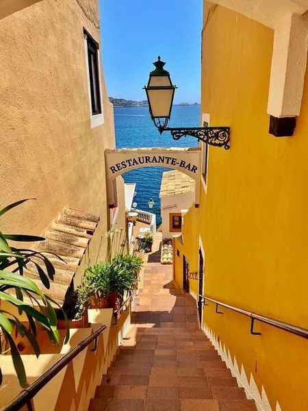 Historic restaurant on the first line of the sea with terrace and pool — photo 6
