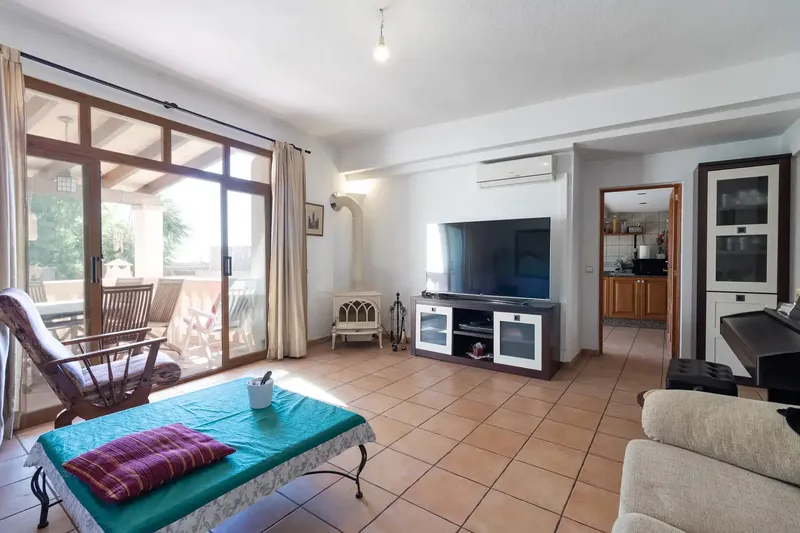The property is ideally located to enjoy excellent views and tranquility. This spacious ground floor house, built in 1950 — photo 11