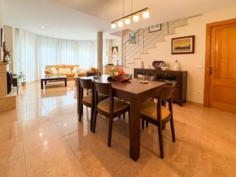 Located in the quiet and family-friendly area of Son Amonda in Inca, this spectacular duplex chalet stands out for its spaciousness and comfort. — photo 4