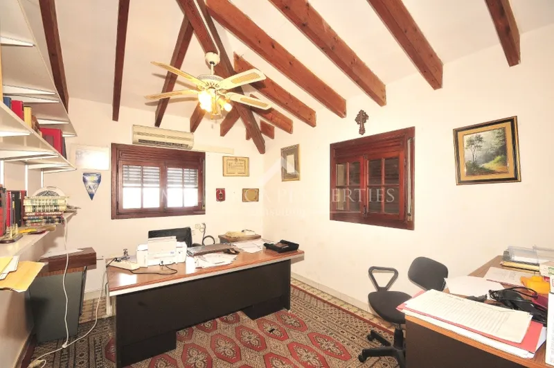 Large traditional style residence overlooking Calanova harbour — photo 10