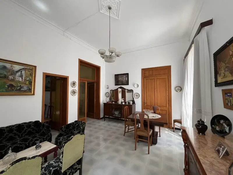Charming village house for sale in Santa Margalida, Mallorca. A property with character, spacious rooms and enormous potential for cr — photo 1