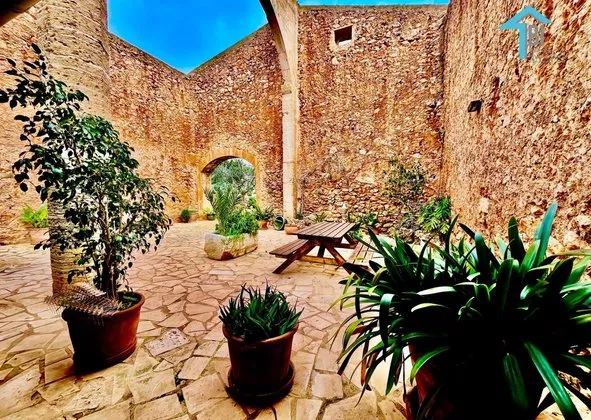 Estate in Campos — photo 1