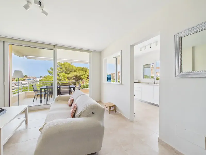 An apartment with an excellent location, three bedrooms, two bathrooms and communal pool, ideal for those seeking a temporary rental — photo 8