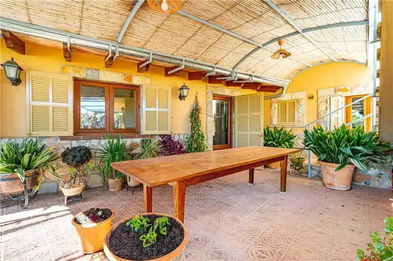 Detached house with pool on plot of approx. 453m2, 334m2 approx., 3 living rooms, fireplace, furnished and equipped kitchen with wood oven and bar — photo 6