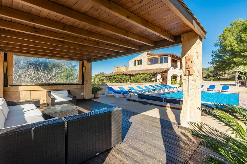 These two estates offer a unique opportunity for investors or families seeking an idyllic property with a rental license in Mallorca — photo 2