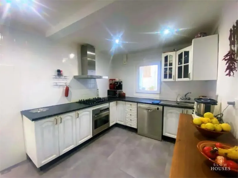 Esporles. Stone village house, renovated with great character, with a facade on a small and beautiful pedestrian stone street and another on a road with easy access for unloading. — photo 4