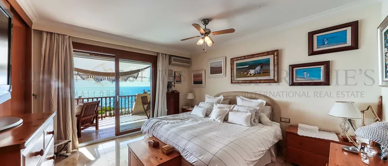 Spacious apartment in Illetas in first sea line with sea and beach access — photo 8
