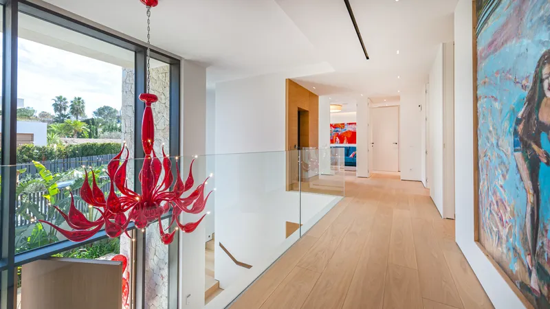 Stunning luxury villa in Santa Ponsa with an impressive design in a quiet location — photo 12