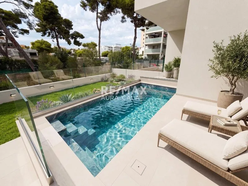 Elegant townhouse in Cala Millor with private pool and sea views — photo 1