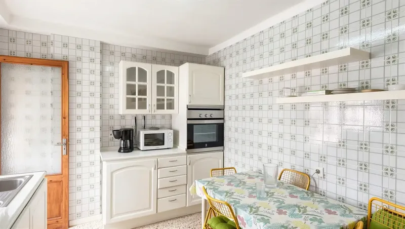In one of the most sought-after residential areas of Playa de Palma, in the popular neighborhood of Las Maravillas, this apartment presents itself as a — photo 6