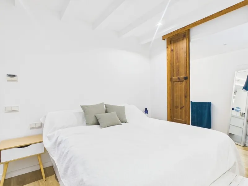 Modern and Unique Three-Bedroom Apartment in a Refurbished Palace near Born and Jaime III — photo 6