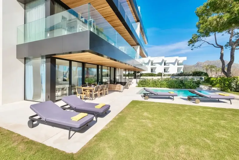 Planta baja unica en primera linea de Pto. Pollensa a estrenar con piscina y jardin privado. Tambien dispone de garaje y parking exterior.Ca — photo 12