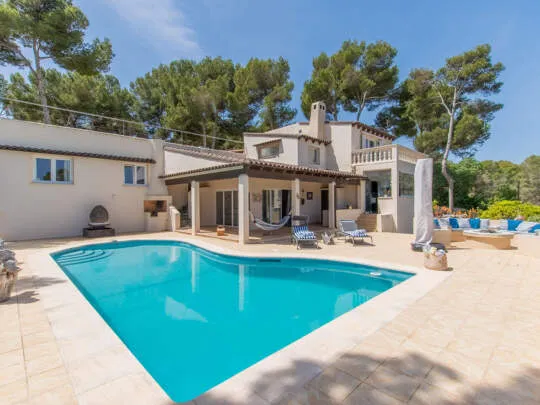 Sea-view villa with development potential in a prime location — photo 3