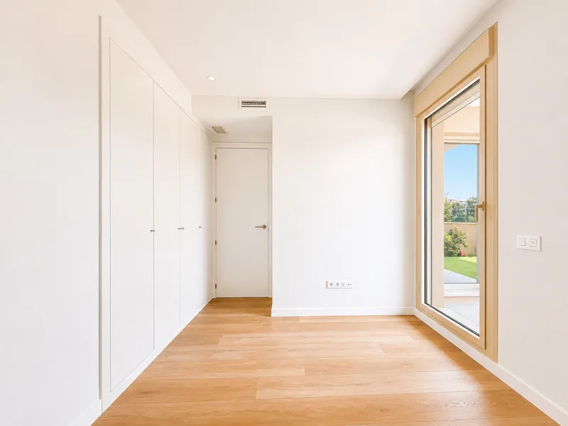 Modern new-build apartment in a prestigious residential complex in Palmanova — photo 12