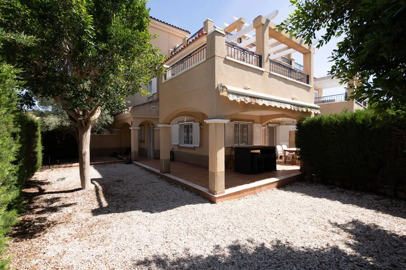 Spacious corner house with wonderful patios and a lush pool area — photo 1