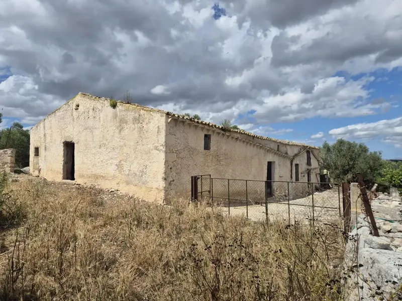Impressive rustic estate located in the charming town of Sineu — photo 5
