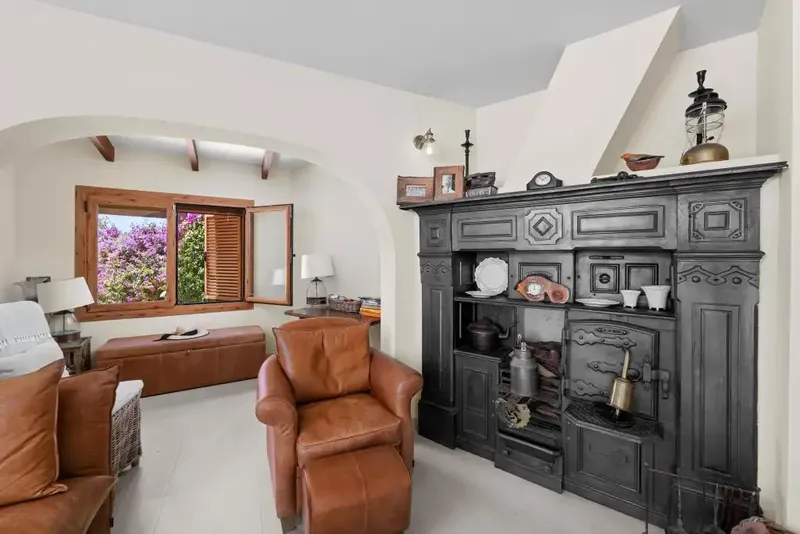 Located on a large plot within walking distance of the vibrant restaurants, boutiques and the nautical club of Port Andratx, this property — photo 7
