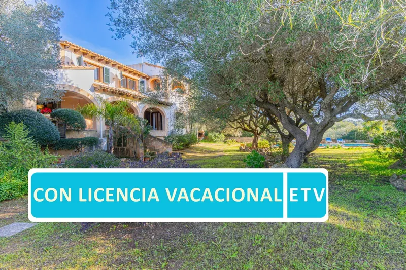 Chalet with pool and holiday licence — photo 1
