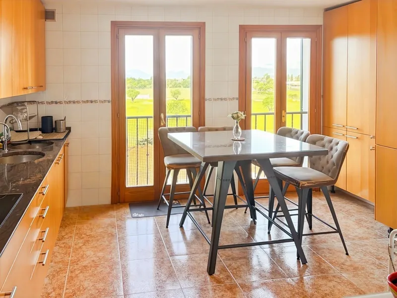 Spectacular spacious and bright apartment with mountain views — photo 9