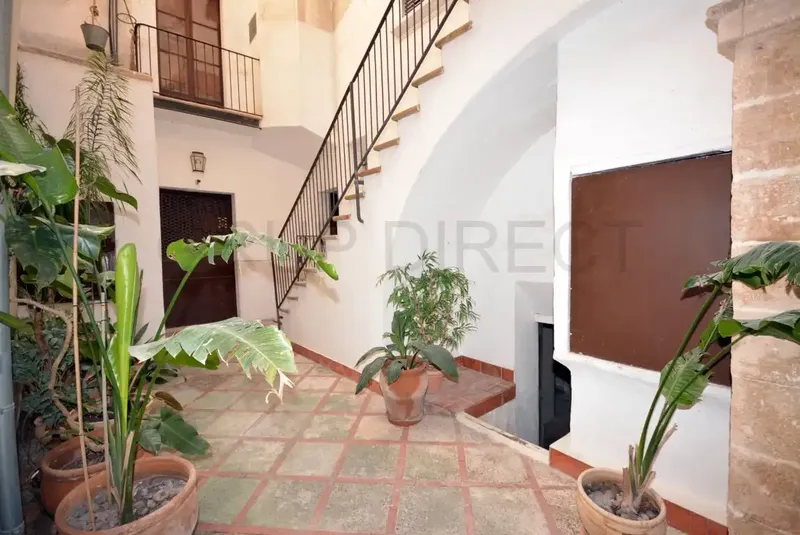 Located in the heart of Palma, Sant Jaume is one of the most elegant neighborhoods in the city. Its stylish residents frequent the wine bars — photo 12