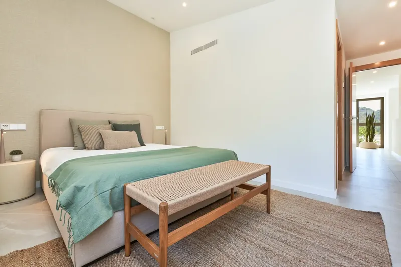 Modern townhouse with 3 bedrooms, garden, roof terrace, parking space and communal pool — photo 7