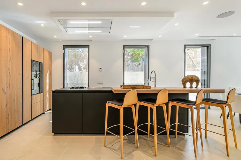 Contemporary villa in a prime location with plenty of privacy — photo 10