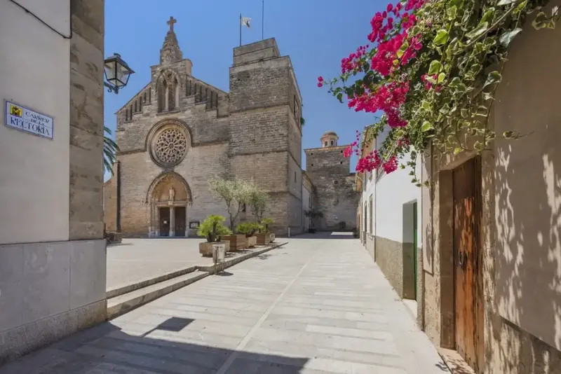Exceptional house for sale in Alcudia, steps from the iconic historic wall, offering generous space — photo 11